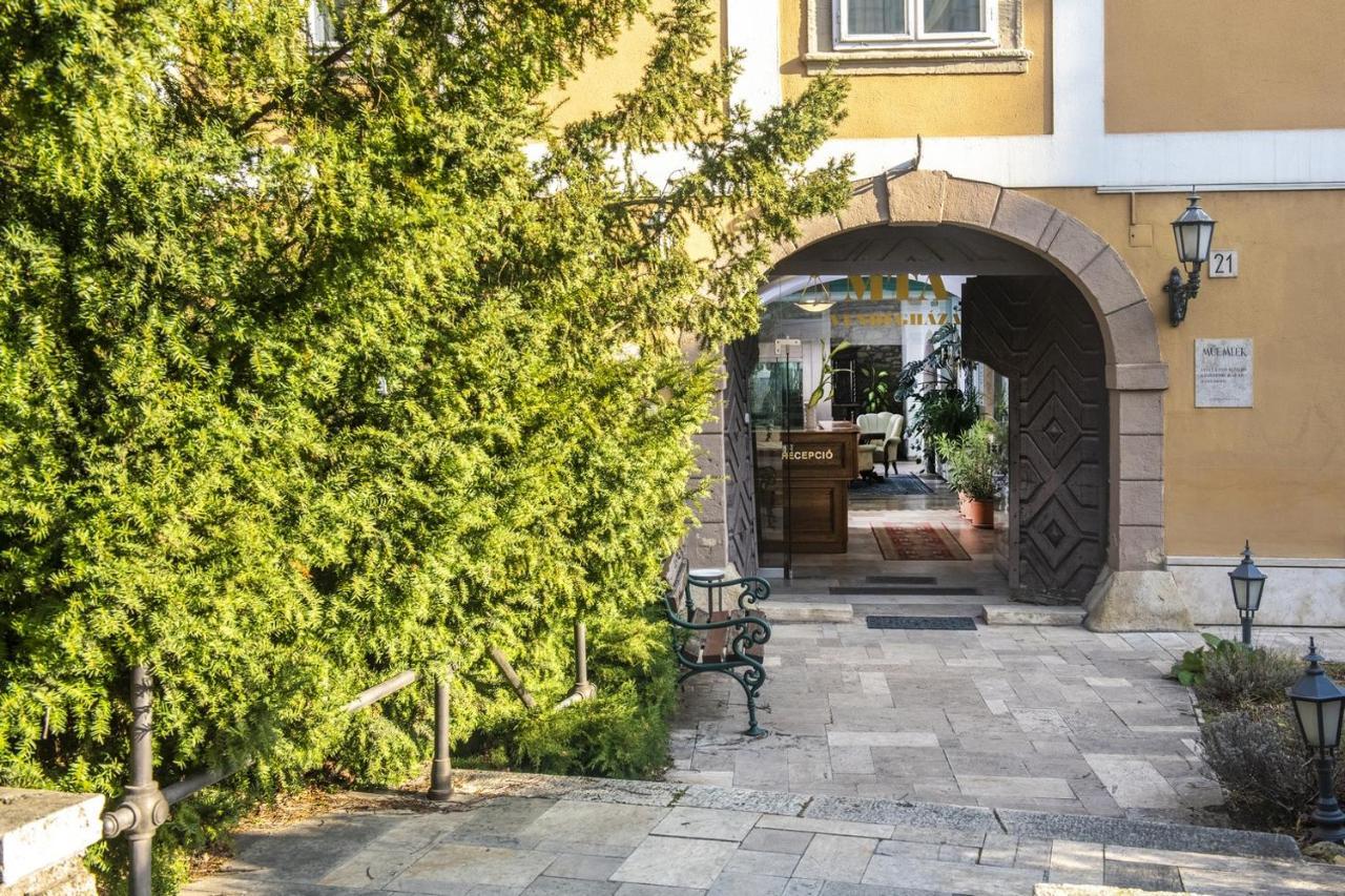 Academy Pension Budapest Exterior photo